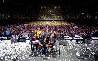 Milei presentó su libro con un show de rock y le pidió a sus seguidores que “no aflojen”