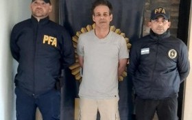 País