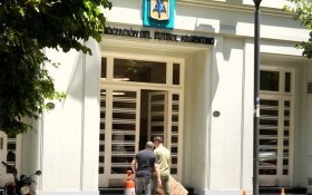 País